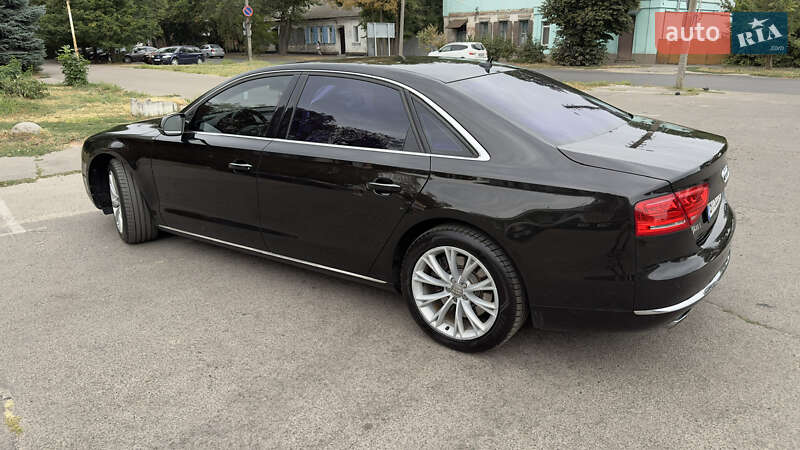 Седан Audi A8 2012 в Полтаві