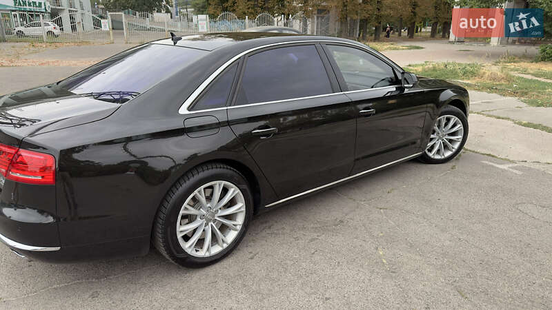 Седан Audi A8 2012 в Полтаві