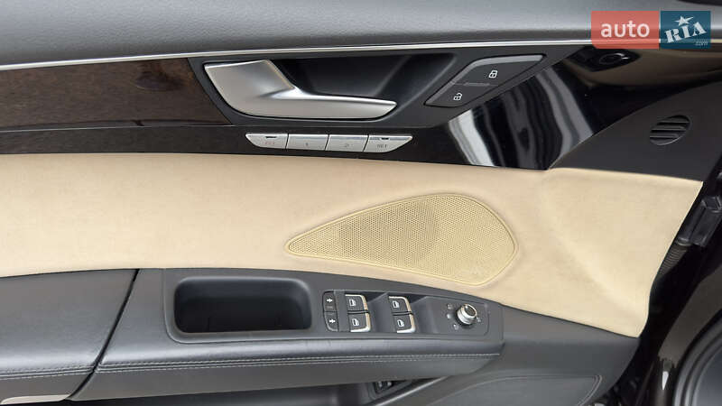 Седан Audi A8 2012 в Полтаві