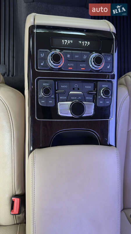 Седан Audi A8 2012 в Полтаві
