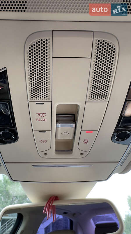 Седан Audi A8 2012 в Полтаві