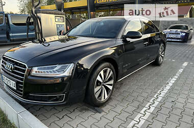 Седан Audi A8 2014 в Рахові