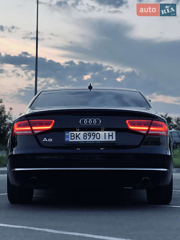 Седан Audi A8 2013 в Ровном