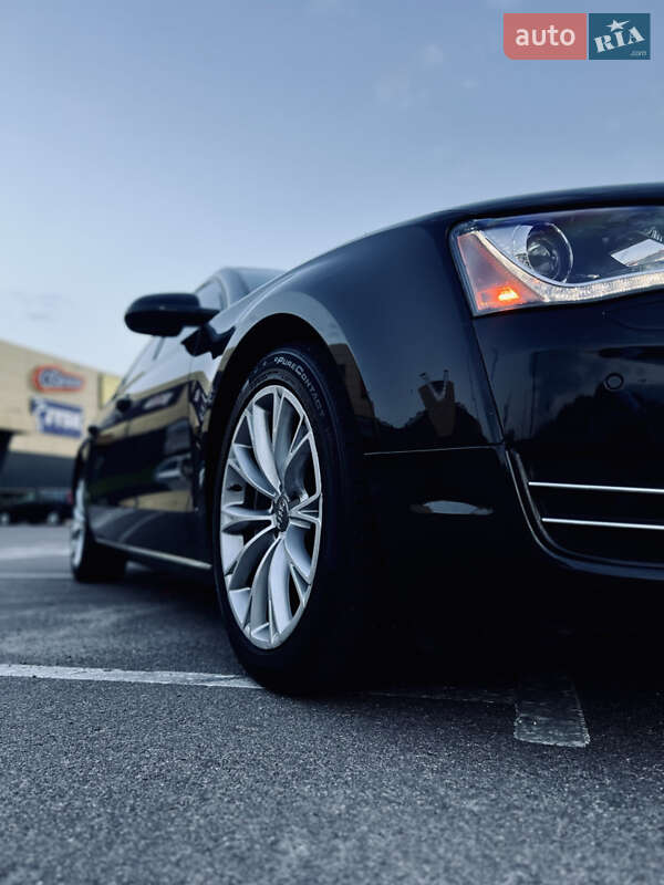 Седан Audi A8 2013 в Ровном