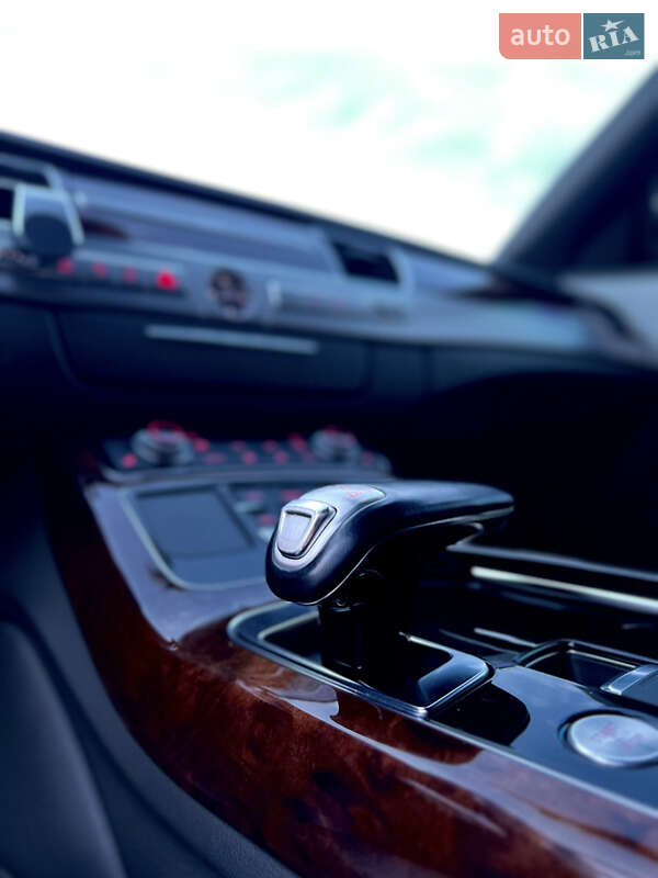 Седан Audi A8 2013 в Ровном