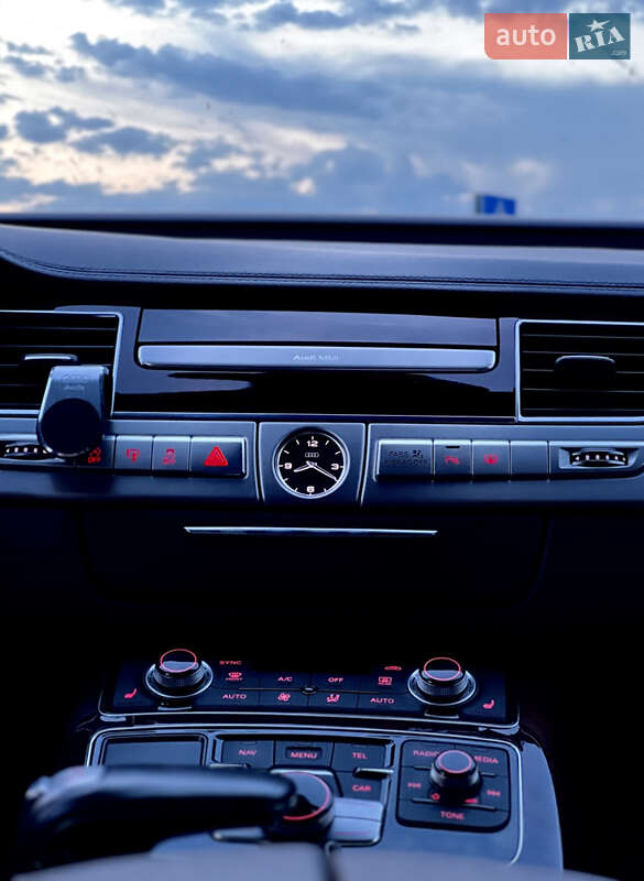 Седан Audi A8 2013 в Ровном