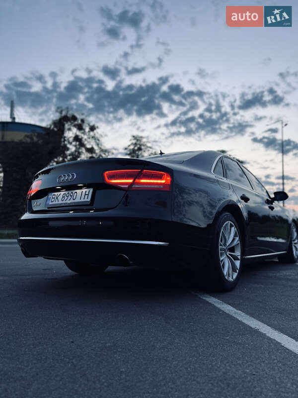 Седан Audi A8 2013 в Ровном