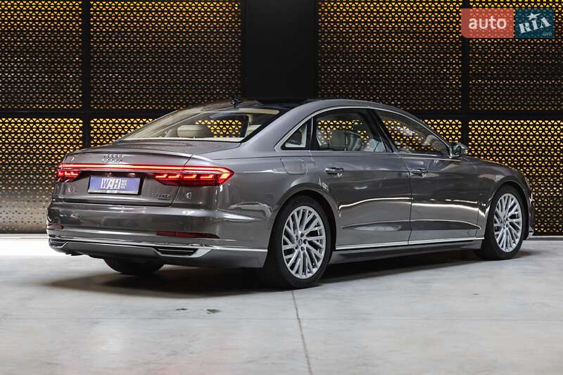 Седан Audi A8 2018 в Луцке