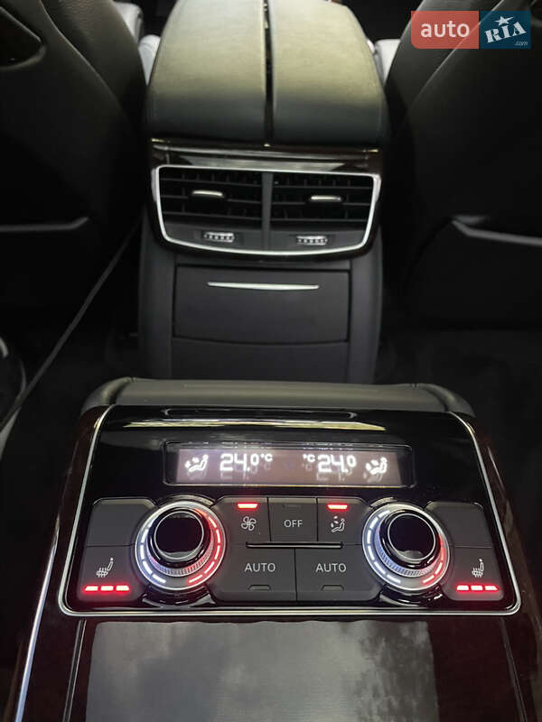 Седан Audi A8 2016 в Черкасах