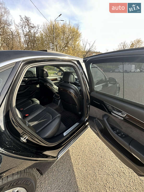 Седан Audi A8 2013 в Миколаєві