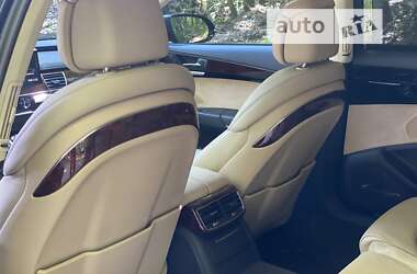 Седан Audi A8 2013 в Львове