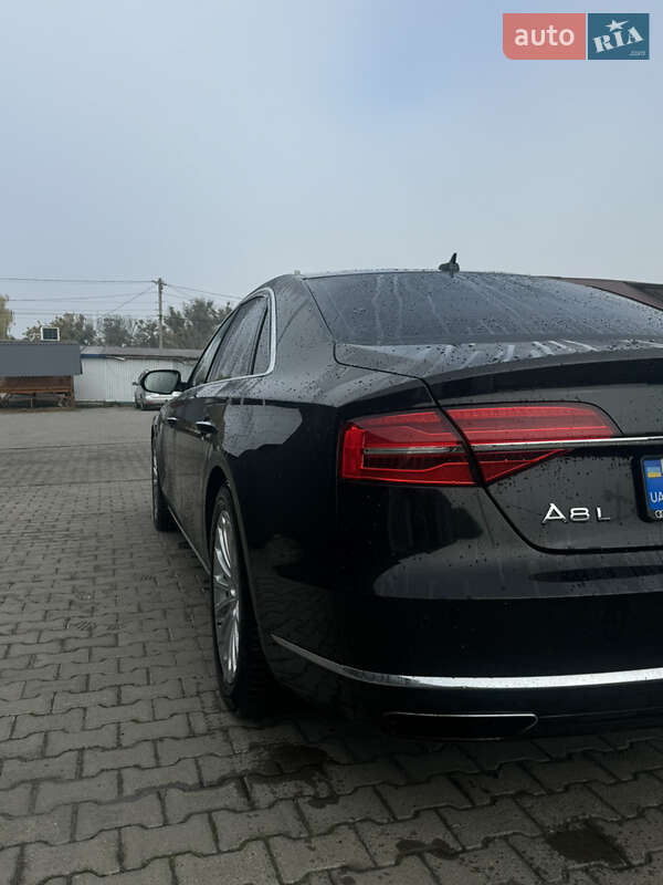 Седан Audi A8 2014 в Львове