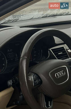 Седан Audi A8 2014 в Львове