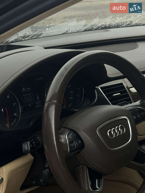 Седан Audi A8 2014 в Львове