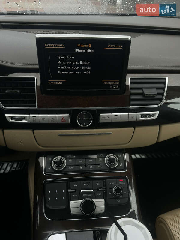 Седан Audi A8 2014 в Львове