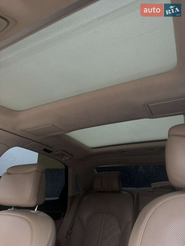 Седан Audi A8 2014 в Львове