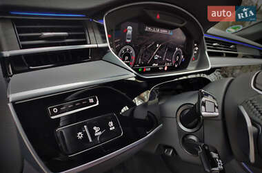 Седан Audi A8 2022 в 