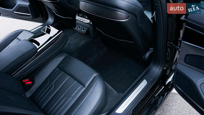 Седан Audi A8 2019 в Киеве