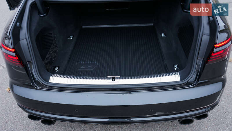Седан Audi A8 2019 в Киеве