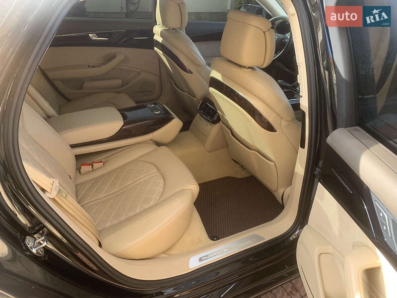 Седан Audi A8 2017 в Львові