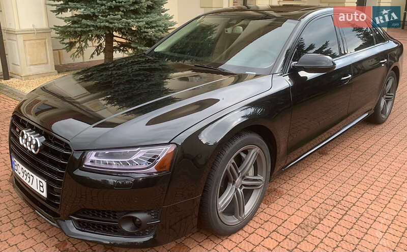 Седан Audi A8 2017 в Львові