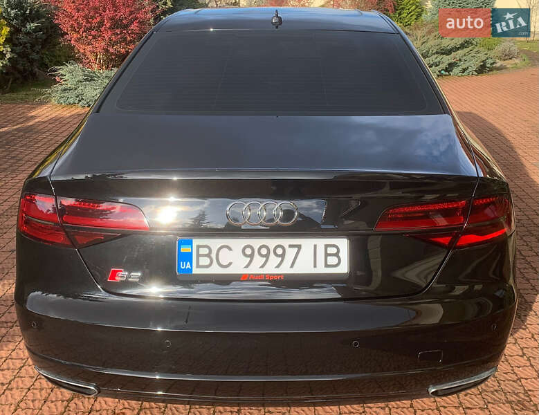 Седан Audi A8 2017 в Львові