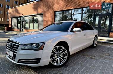 Седан Audi A8 2012 в Нетешине