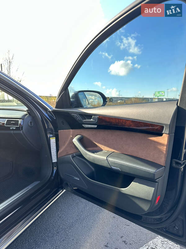Седан Audi A8 2012 в Киеве