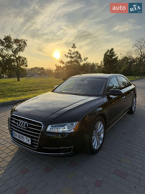 Седан Audi A8 2015 в Измаиле