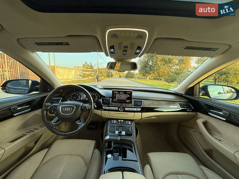 Седан Audi A8 2015 в Измаиле