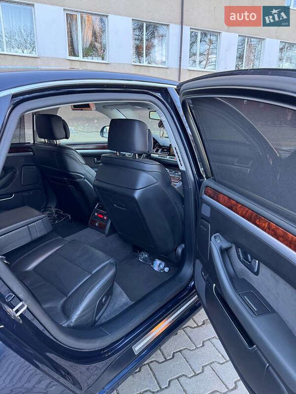Седан Audi A8 2009 в Звягеле