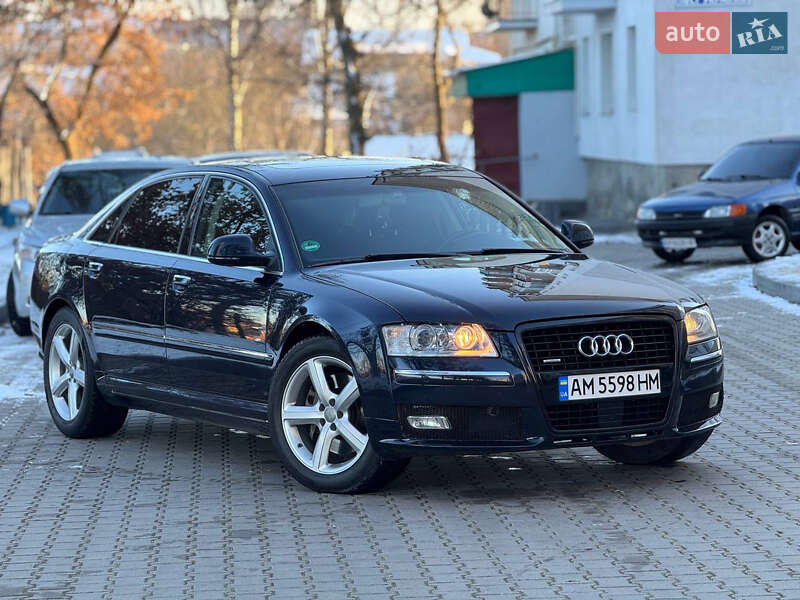 Седан Audi A8 2009 в Звягеле