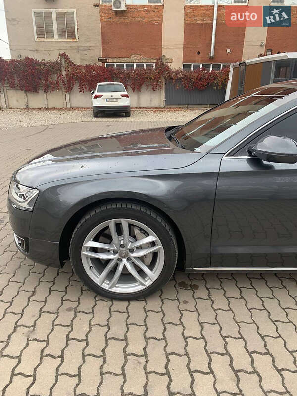 Седан Audi A8 2014 в Калуше