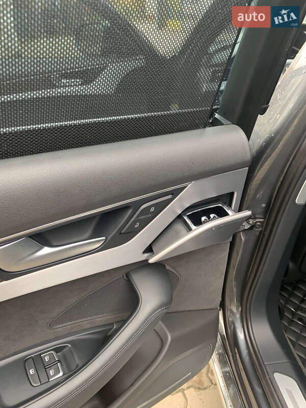 Седан Audi A8 2014 в Калуше