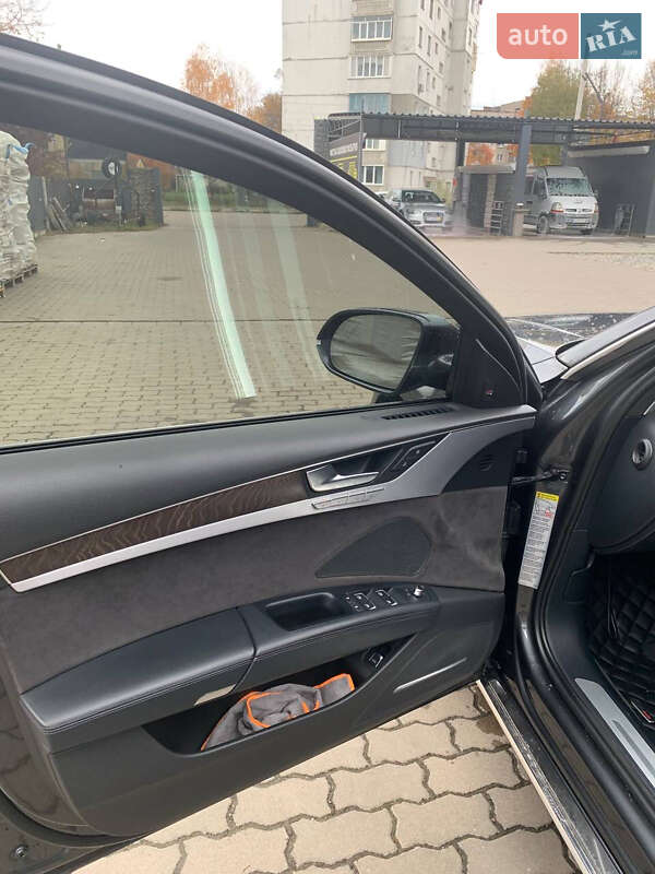 Седан Audi A8 2014 в Калуше