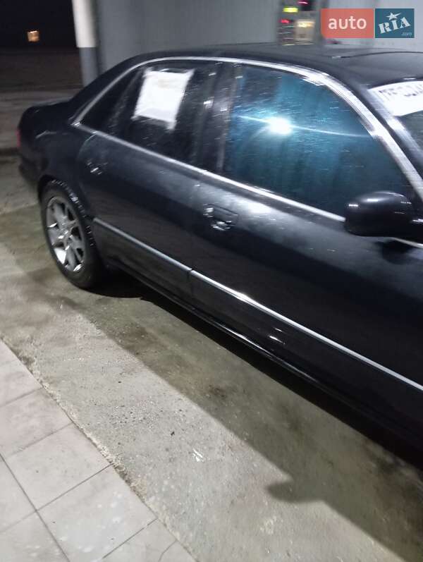 Седан Audi A8 1996 в Бурштыне