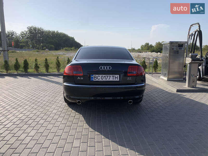 Седан Audi A8 2003 в Золочеве