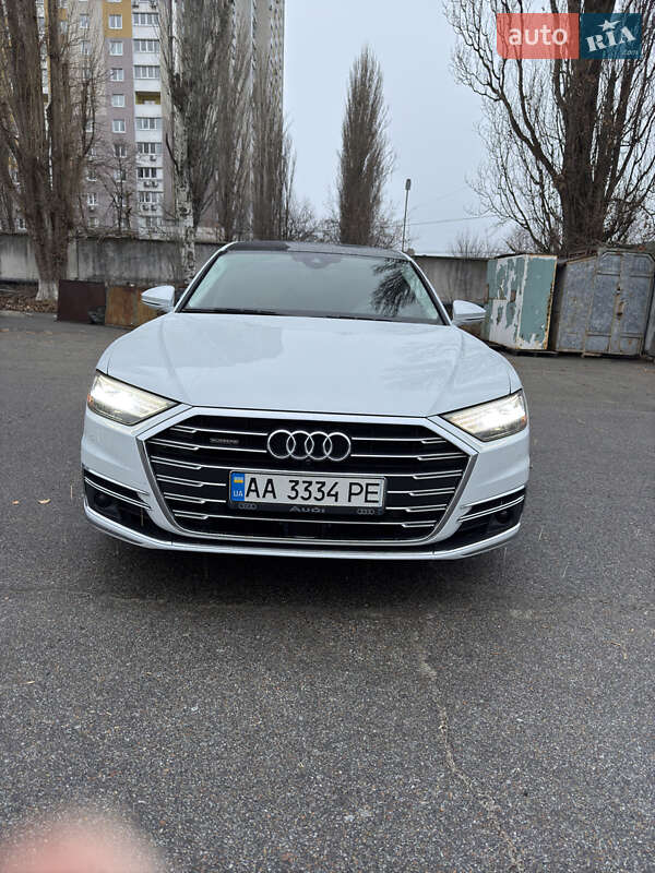Седан Audi A8 2018 в Киеве