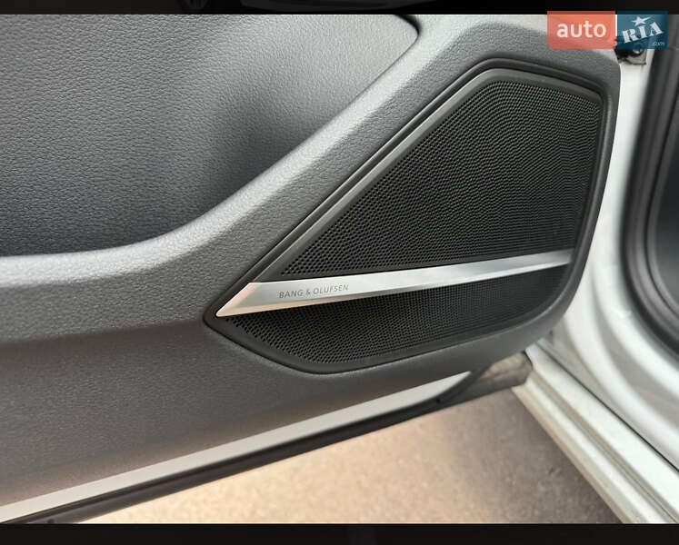 Седан Audi A8 2018 в Киеве