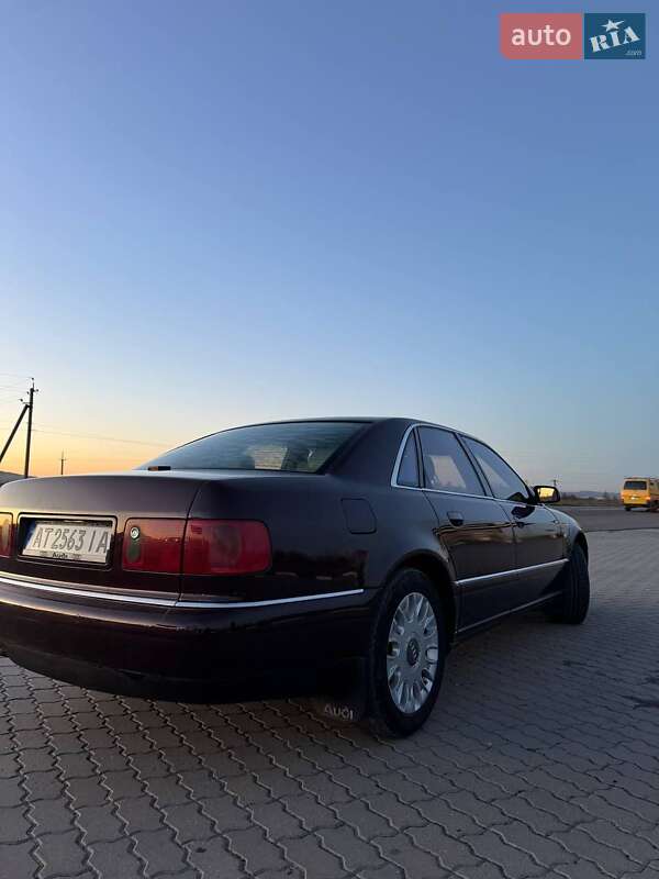 Седан Audi A8 1999 в Надворной