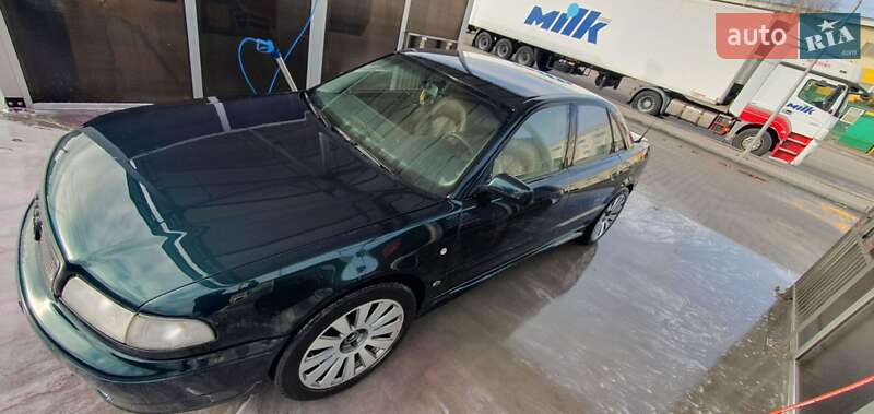 Седан Audi A8 1997 в Киеве