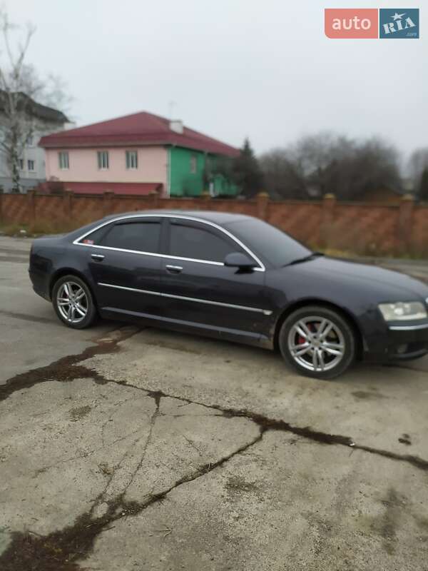 Седан Audi A8 2004 в Ровно