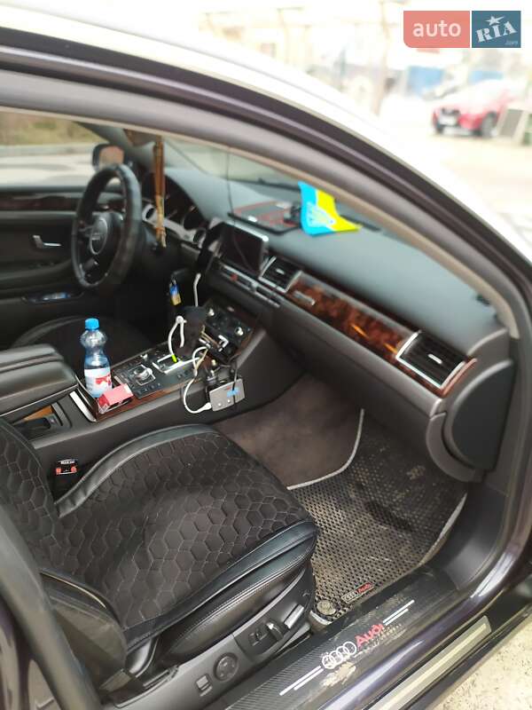 Седан Audi A8 2004 в Ровно
