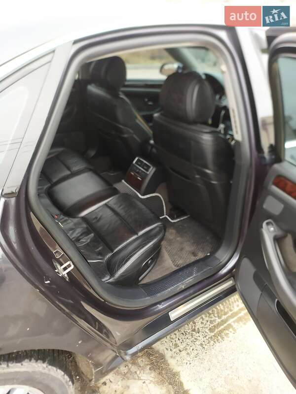 Седан Audi A8 2004 в Ровно