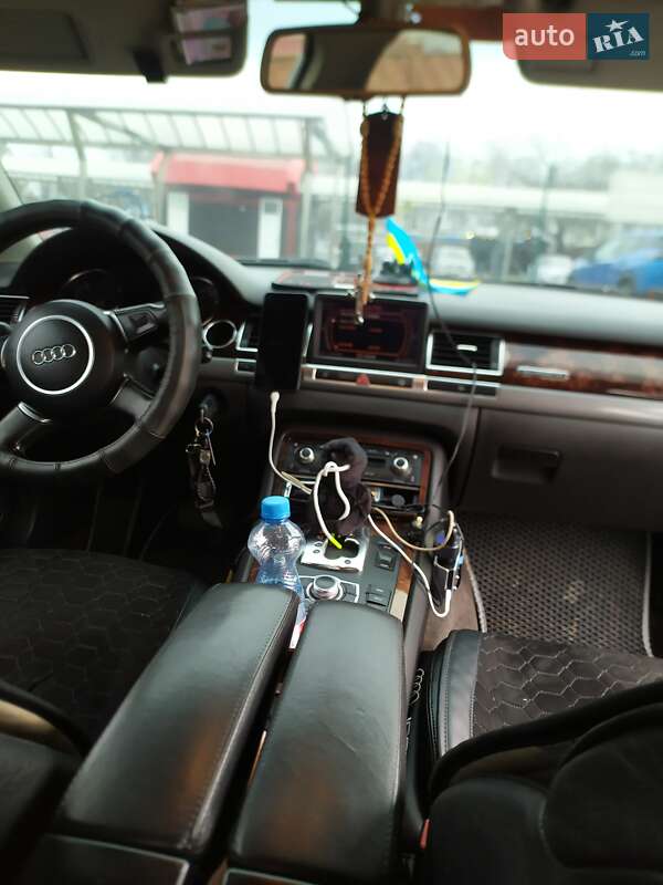 Седан Audi A8 2004 в Ровно