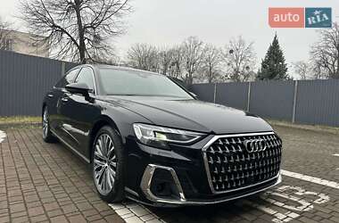 Седан Audi A8 2024 в Львові