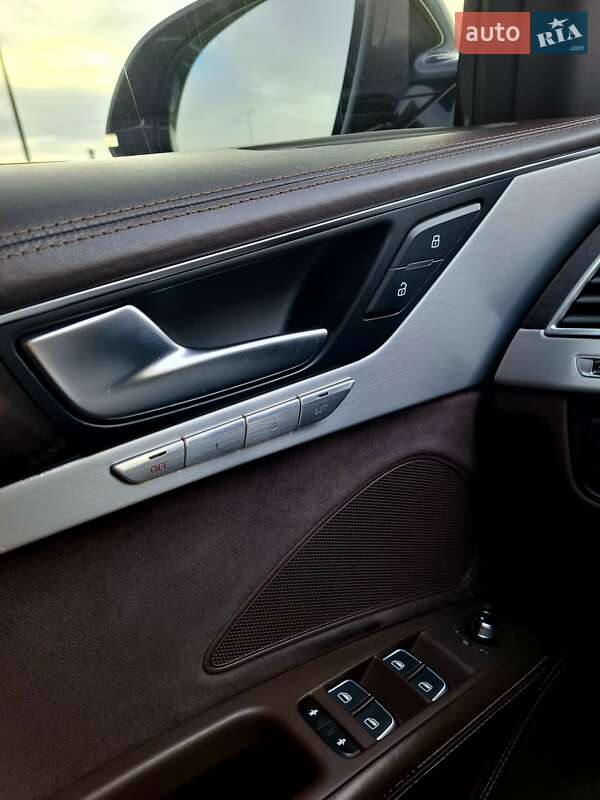 Седан Audi A8 2011 в Києві