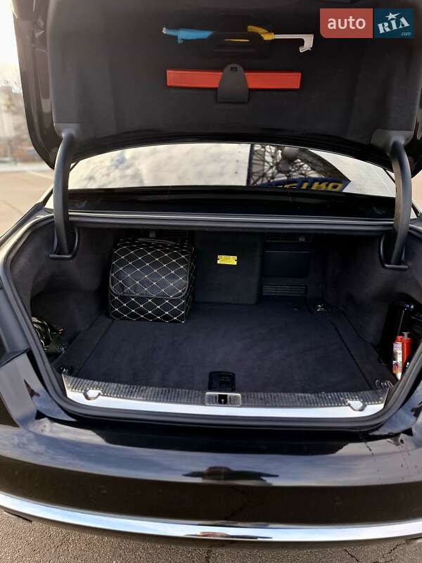 Седан Audi A8 2011 в Києві