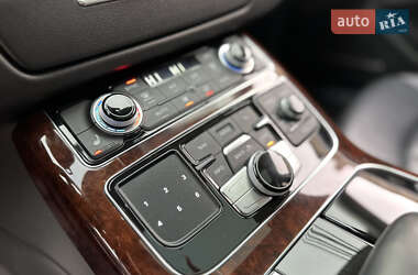 Седан Audi A8 2012 в 