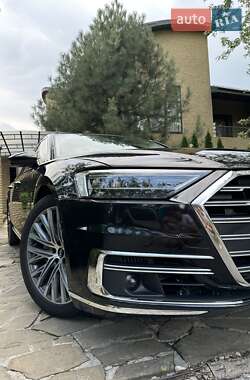 Седан Audi A8 2019 в Хотові